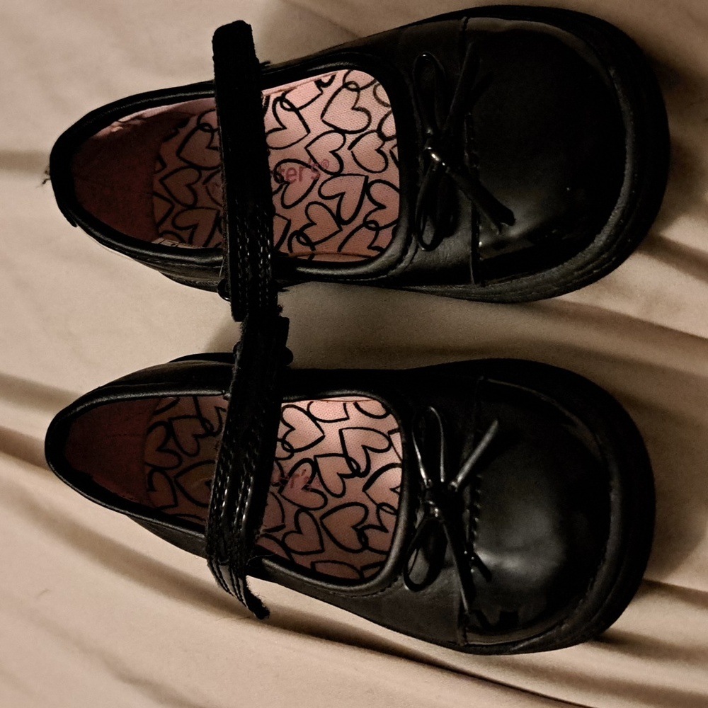 CARTERS SIZE 7 DRESS SHOES